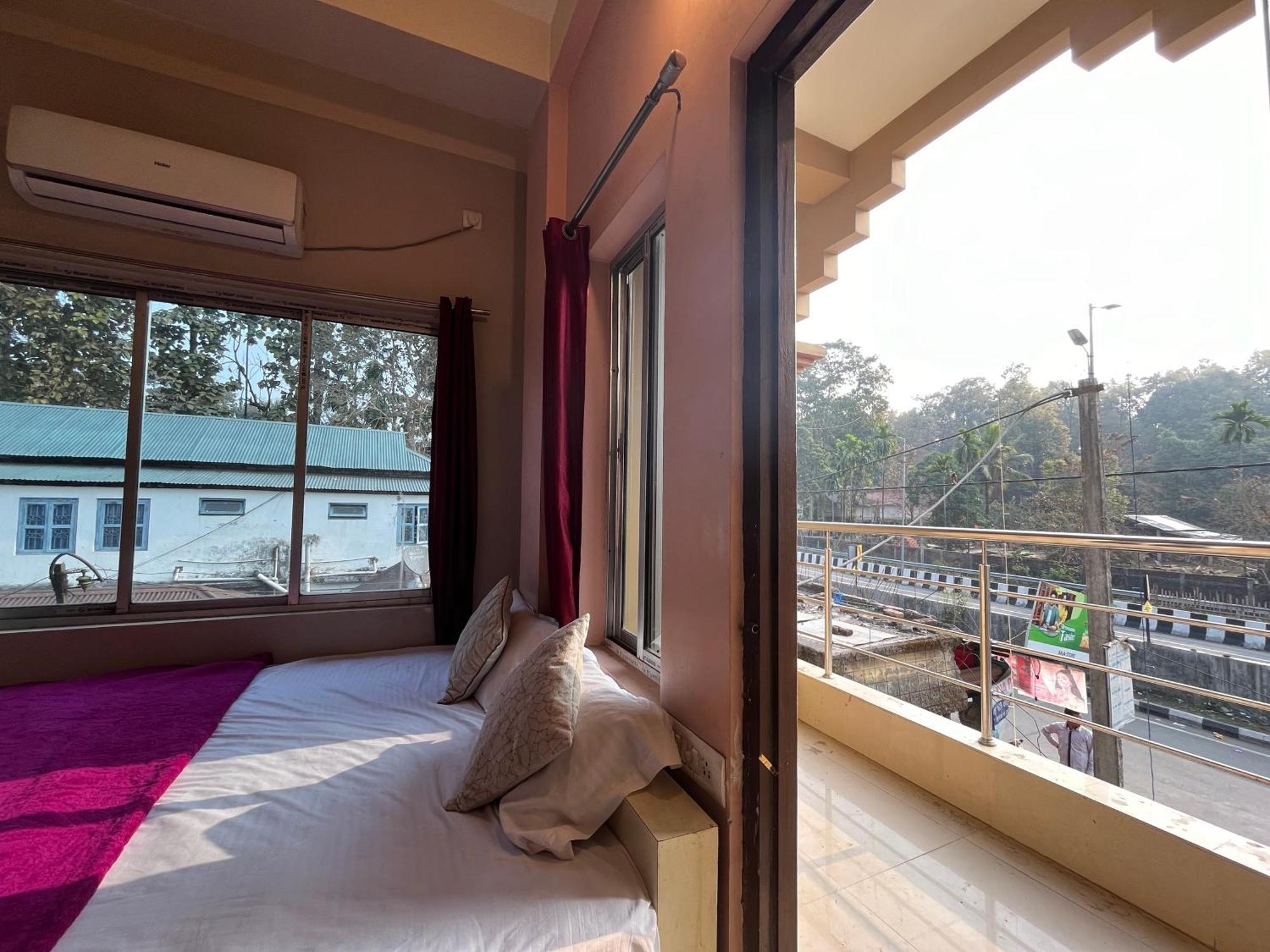 Green Earth Resort Lataguri Exterior photo